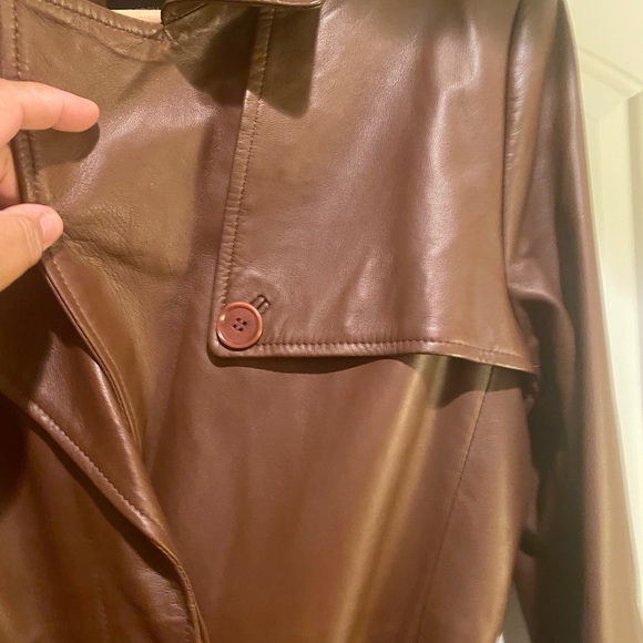 BCBG MaxAzria Brown leather trench coat, belted with pleated back size 12 - Picture 8 of 12